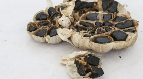 تصویر 3 از سیر سیاه گرگان تازه و خوش‌ عطر با کیفیت ثابت